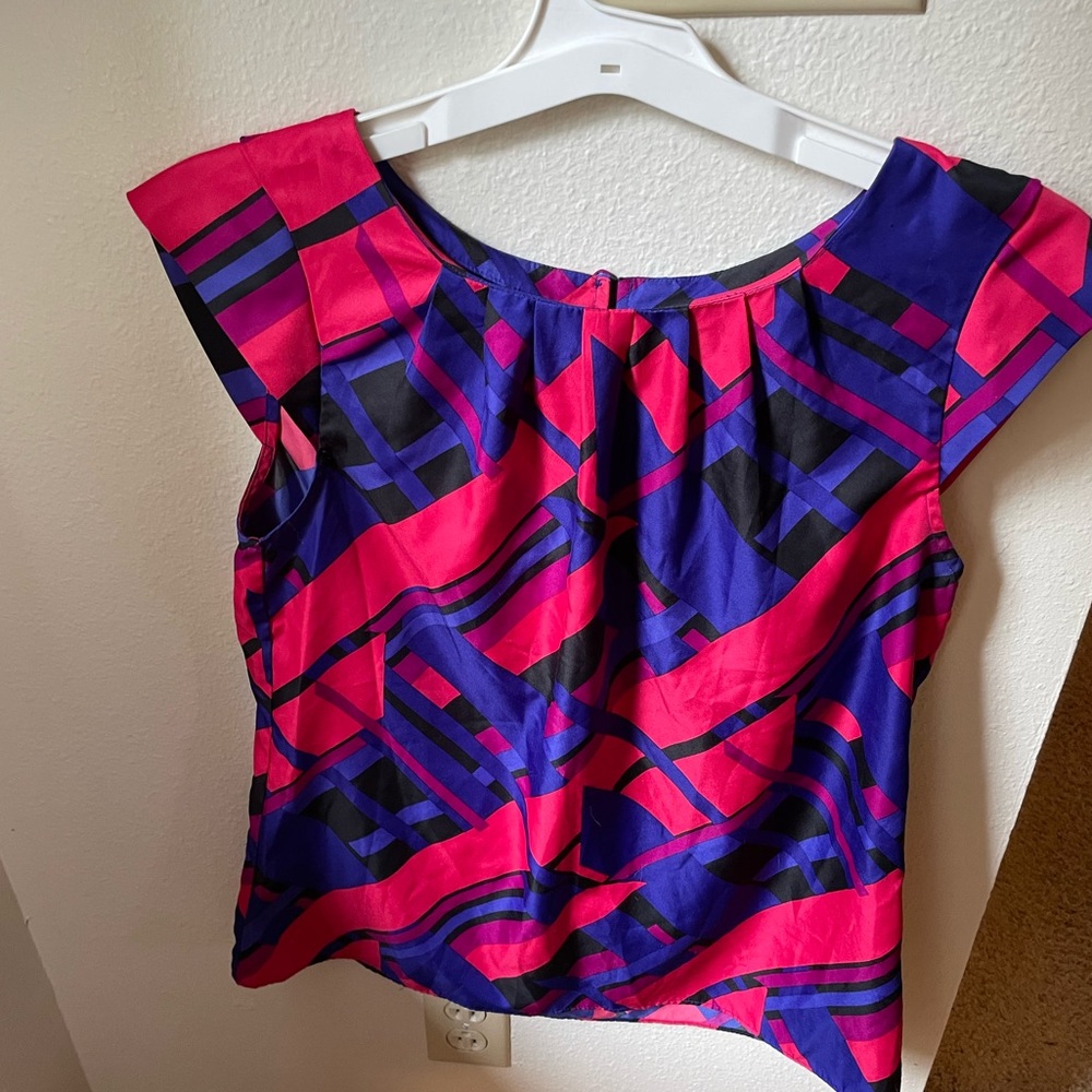 EUC Banana Republic cap sleeve blouse. Size M. Beautiful pink, purple, black